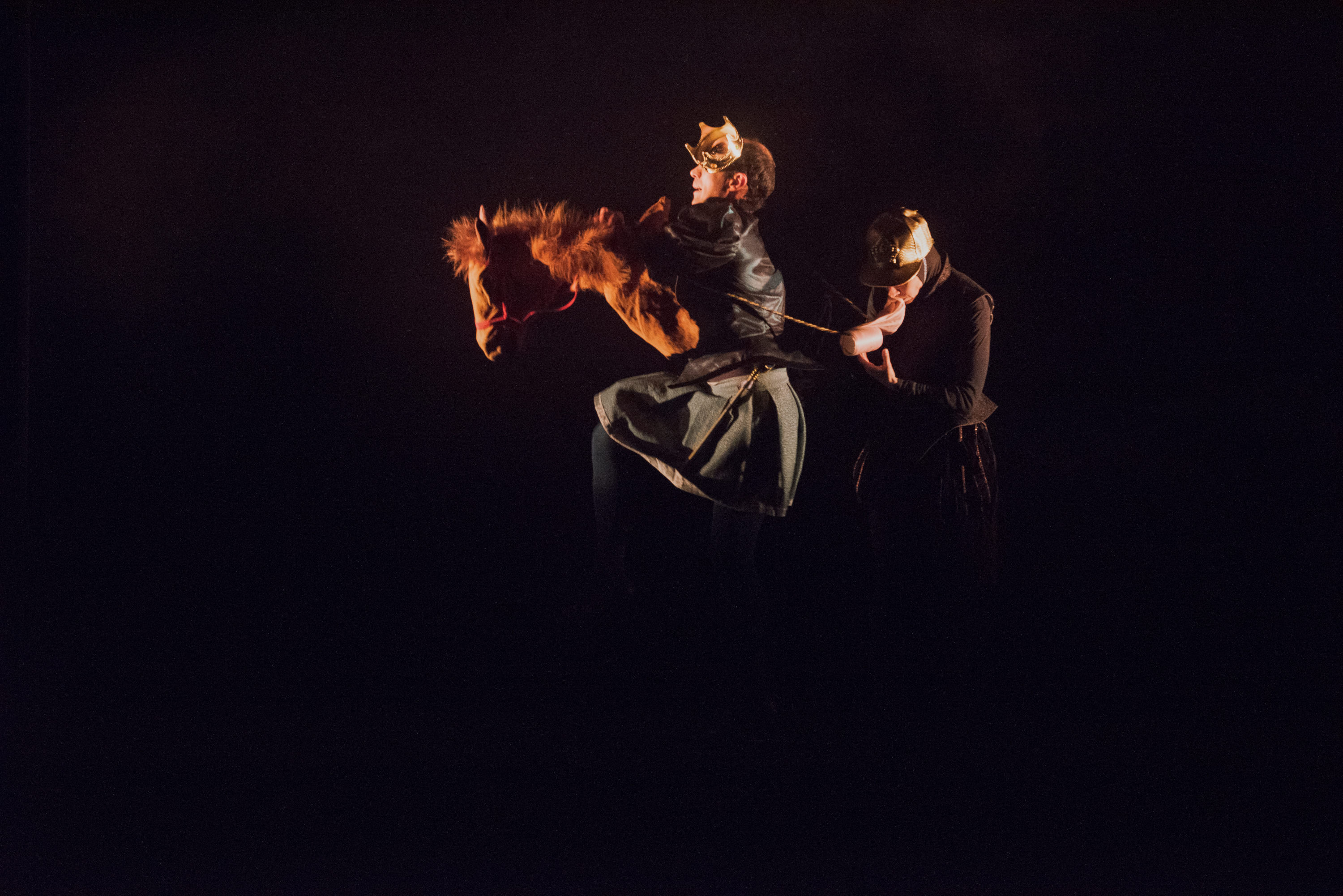 Photographie du spectacle Les géants, de la compagnie les Karytides. Crédits : Marie-Françoise Plissart