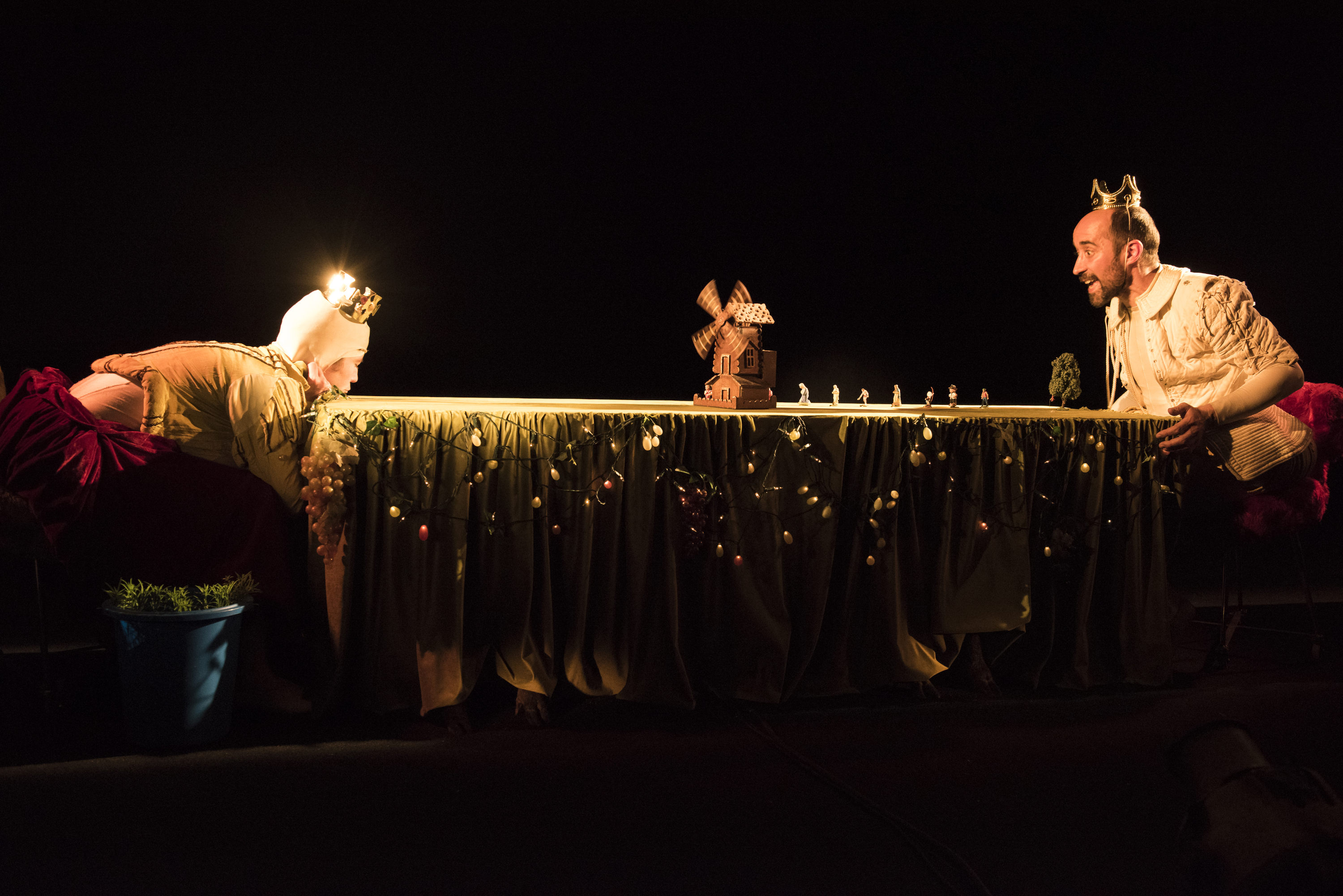 Photographie du spectacle Le Pique Nique, de la compagnie Les Karyatides. Crédits : Crédits : Alice Piemme