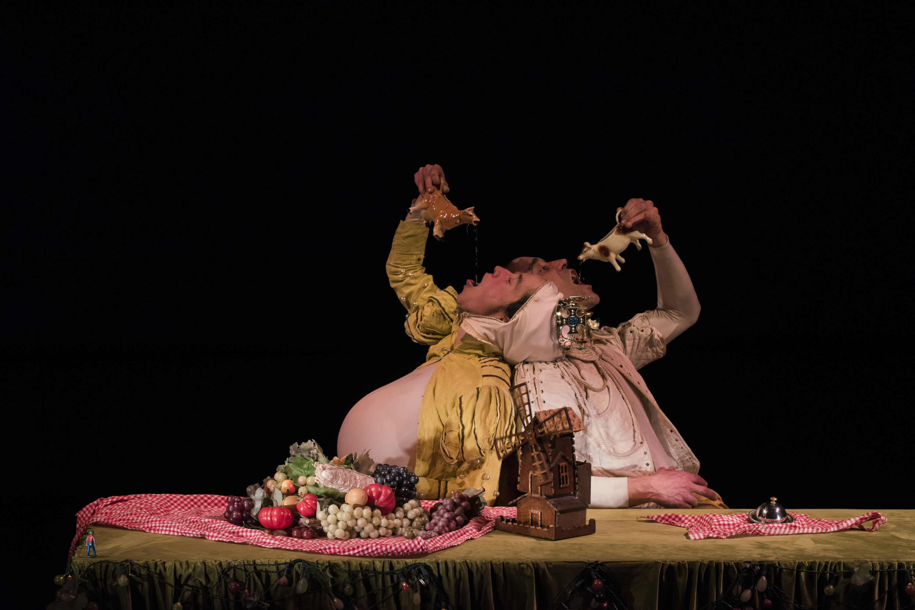 Photographie du spectacle Le Pique Nique, de la compagnie Les Karyatides. Crédits : Crédits : Marie-Françoise Plissart